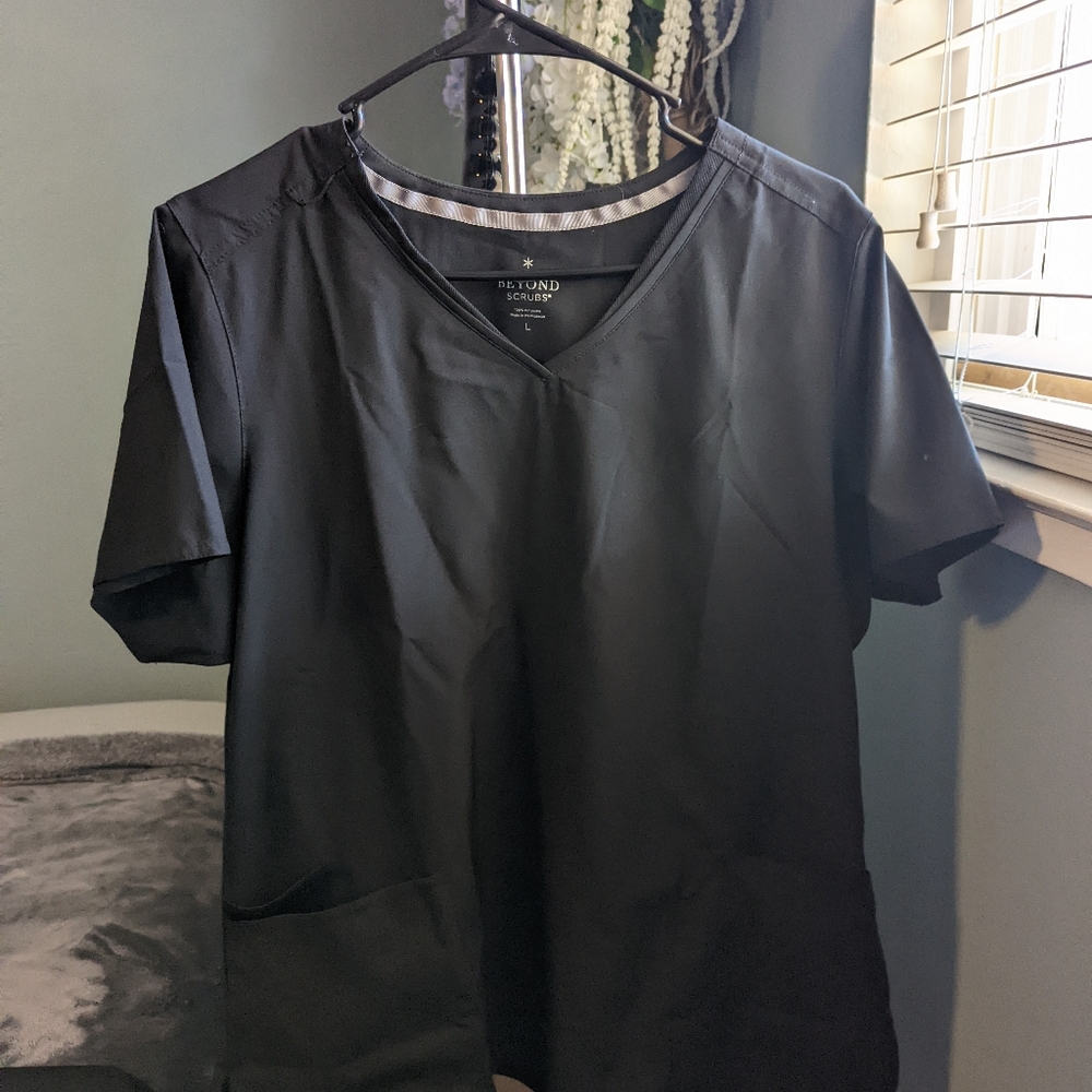 Beyond Scrubs active scrub set